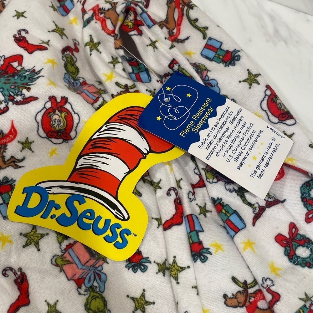 Dr Seuss NWT “Grinch” kids flannel button front Christmas pajamas. Size 4T - Picture 4 of 7